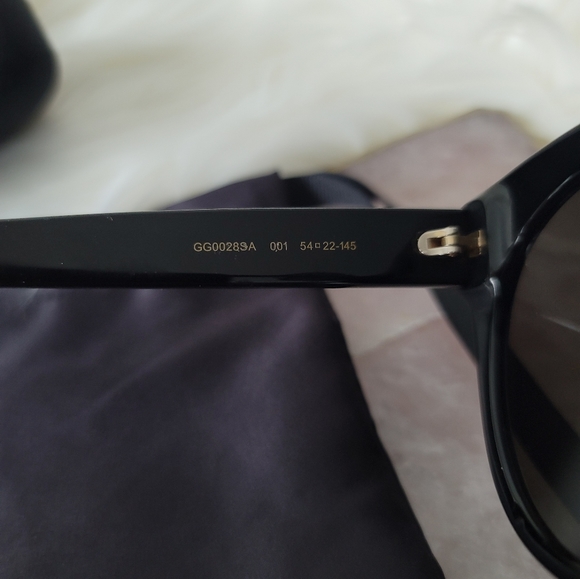NEW Large Gucci Sunglasses with Gold Logo and Case - Picture 6 of 14